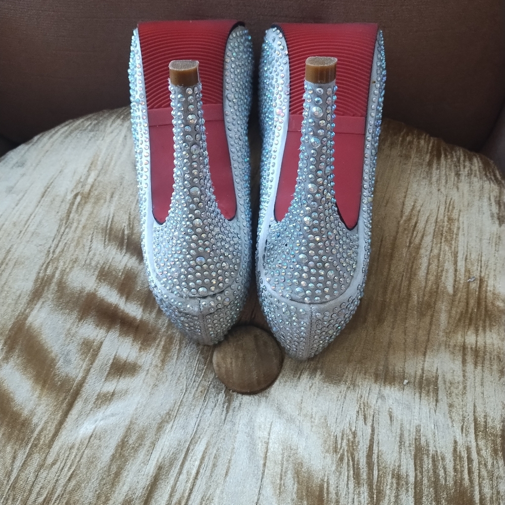Shoes - Picture 7 of 8